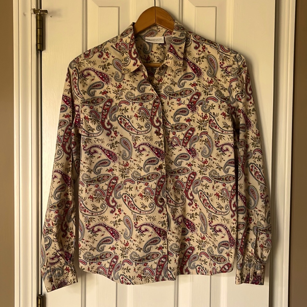 Liz Claiborne petite paisley blouse. Size PM.